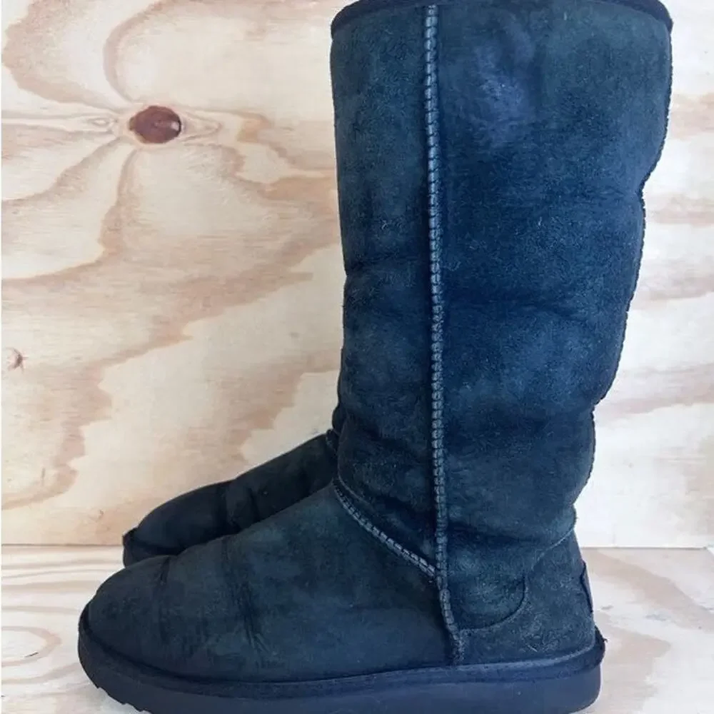 UGG - Classic Tall II Chestnut - Winter Boots - Black - Women's - 9 -S/N 1016224